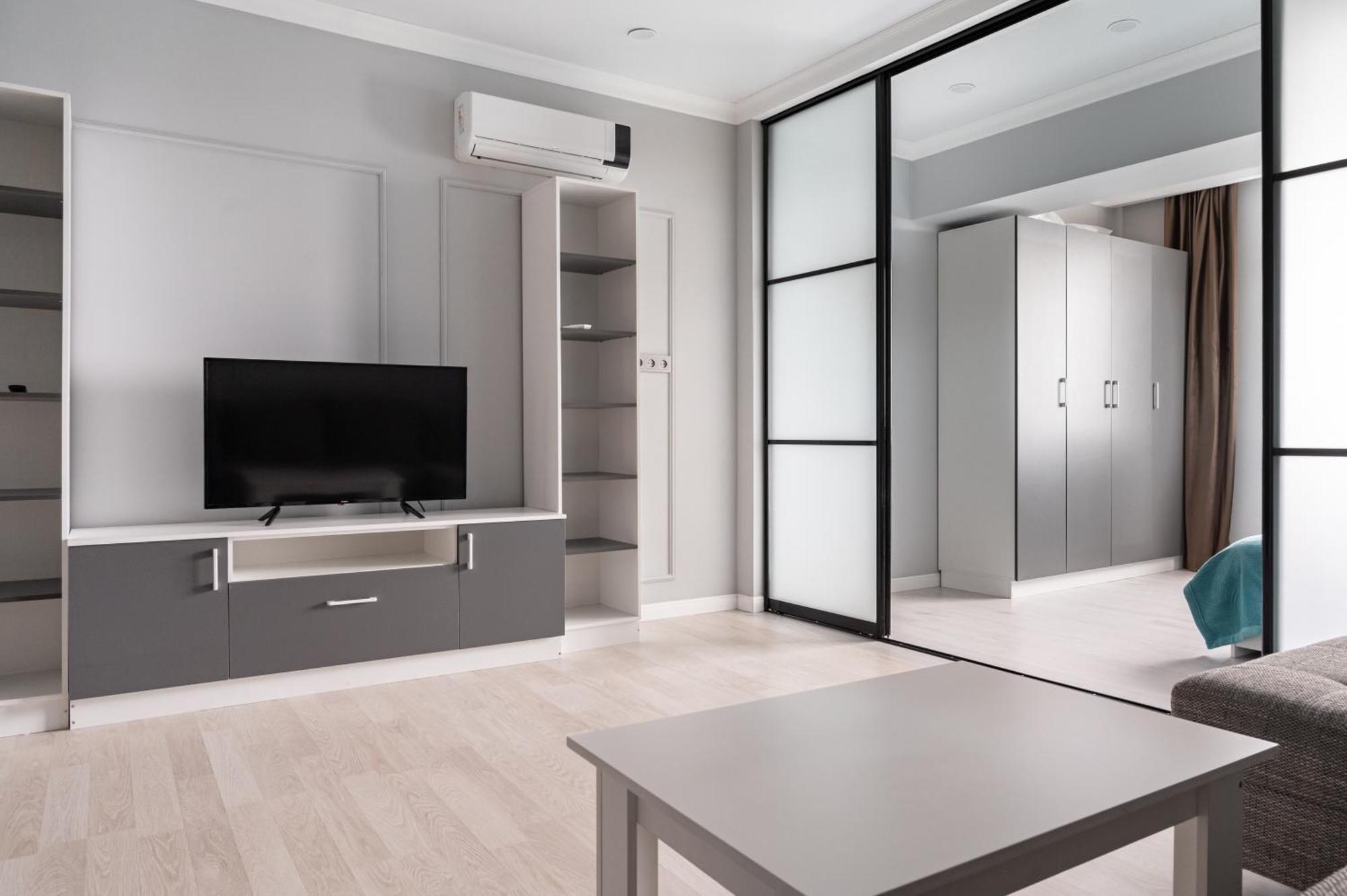 One Bedroom Apartment Next To Arbat In The Heart Of الماتي المظهر الخارجي الصورة